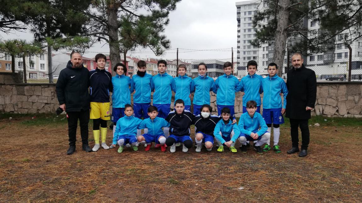 Okul Sporları Futbol Müsabakalarında Okulumuz Futbol Takımı  Grup Maçlarına Başlamıştır